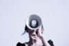 Bloggrafik Eventpromotion: Frau mit Megaphone